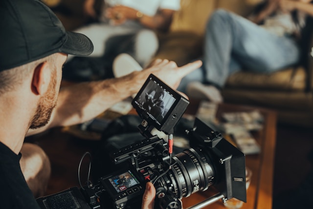 A photographer pointing at a client